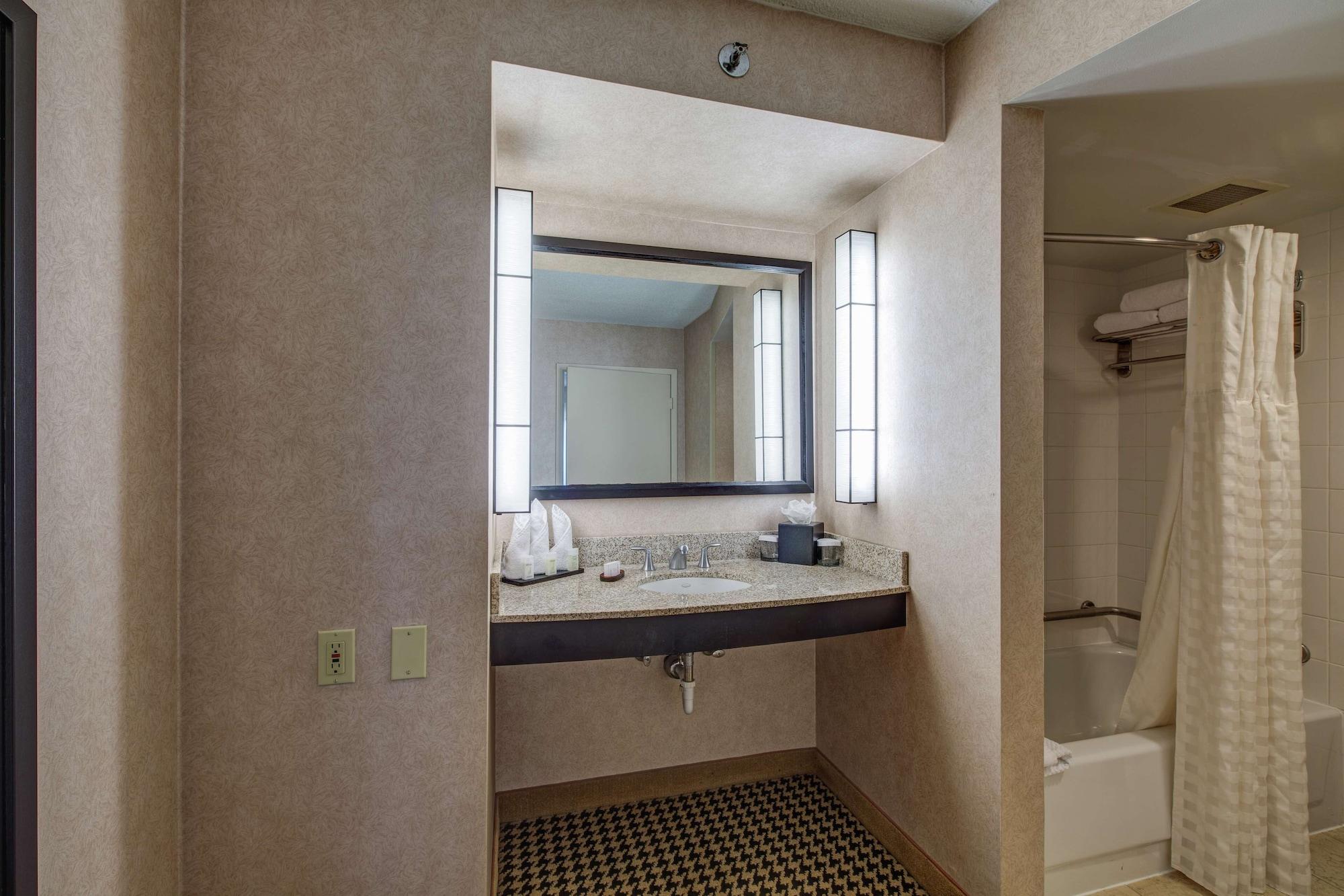 Embassy Suites By Hilton Detroit Metro Airport Ромулус Экстерьер фото