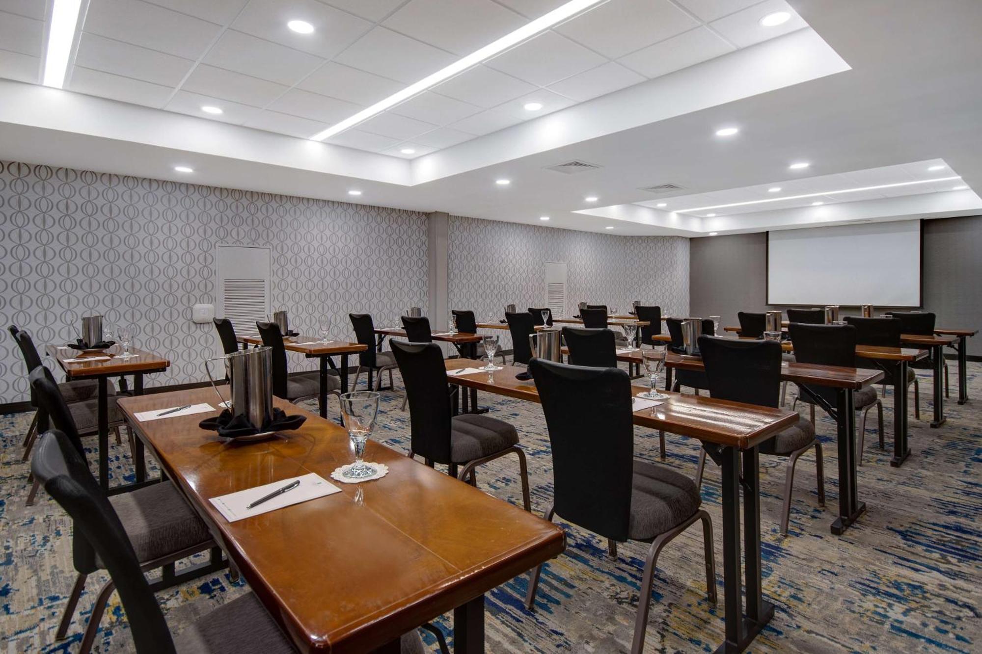 Embassy Suites By Hilton Detroit Metro Airport Ромулус Экстерьер фото