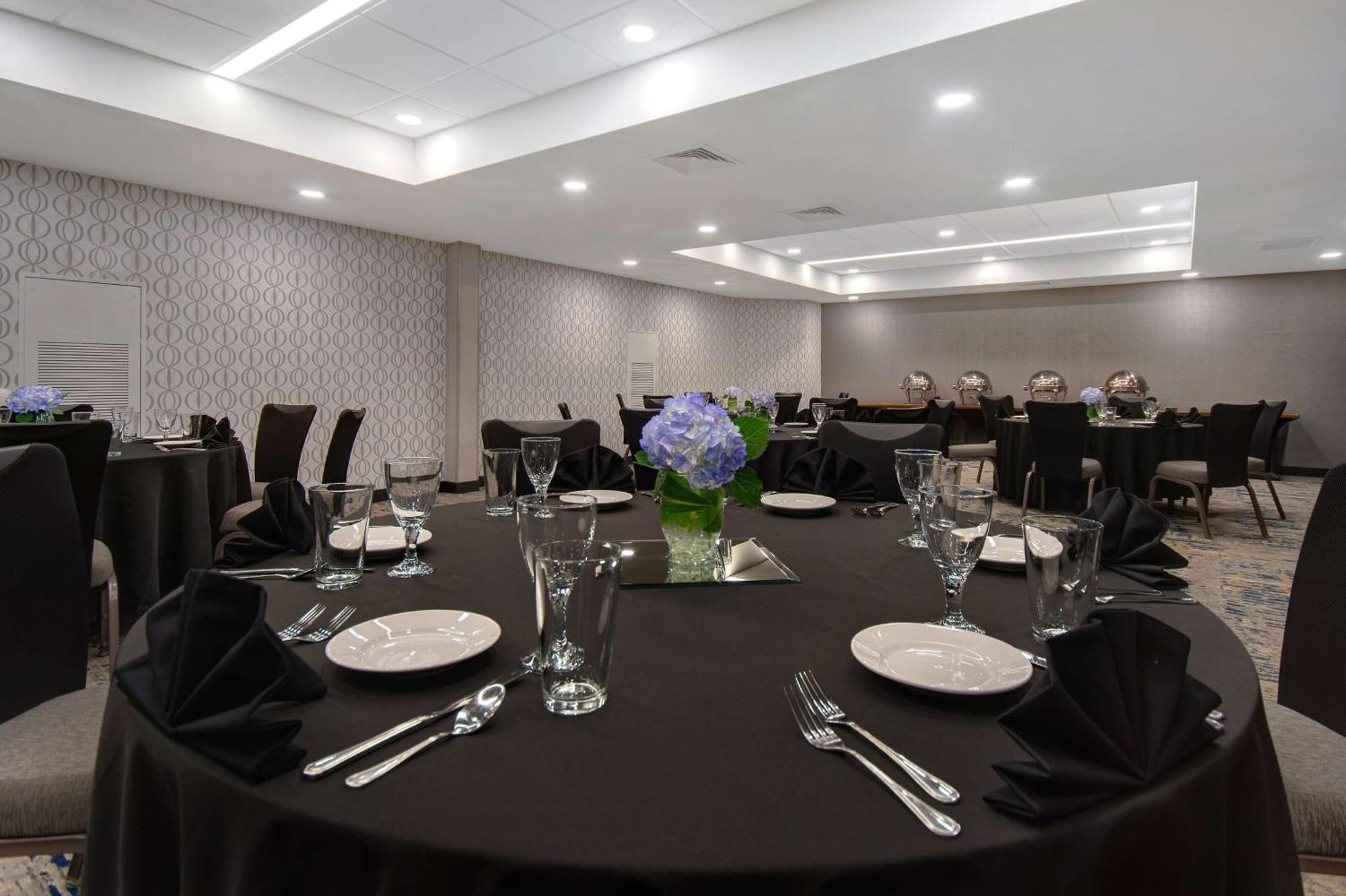 Embassy Suites By Hilton Detroit Metro Airport Ромулус Экстерьер фото