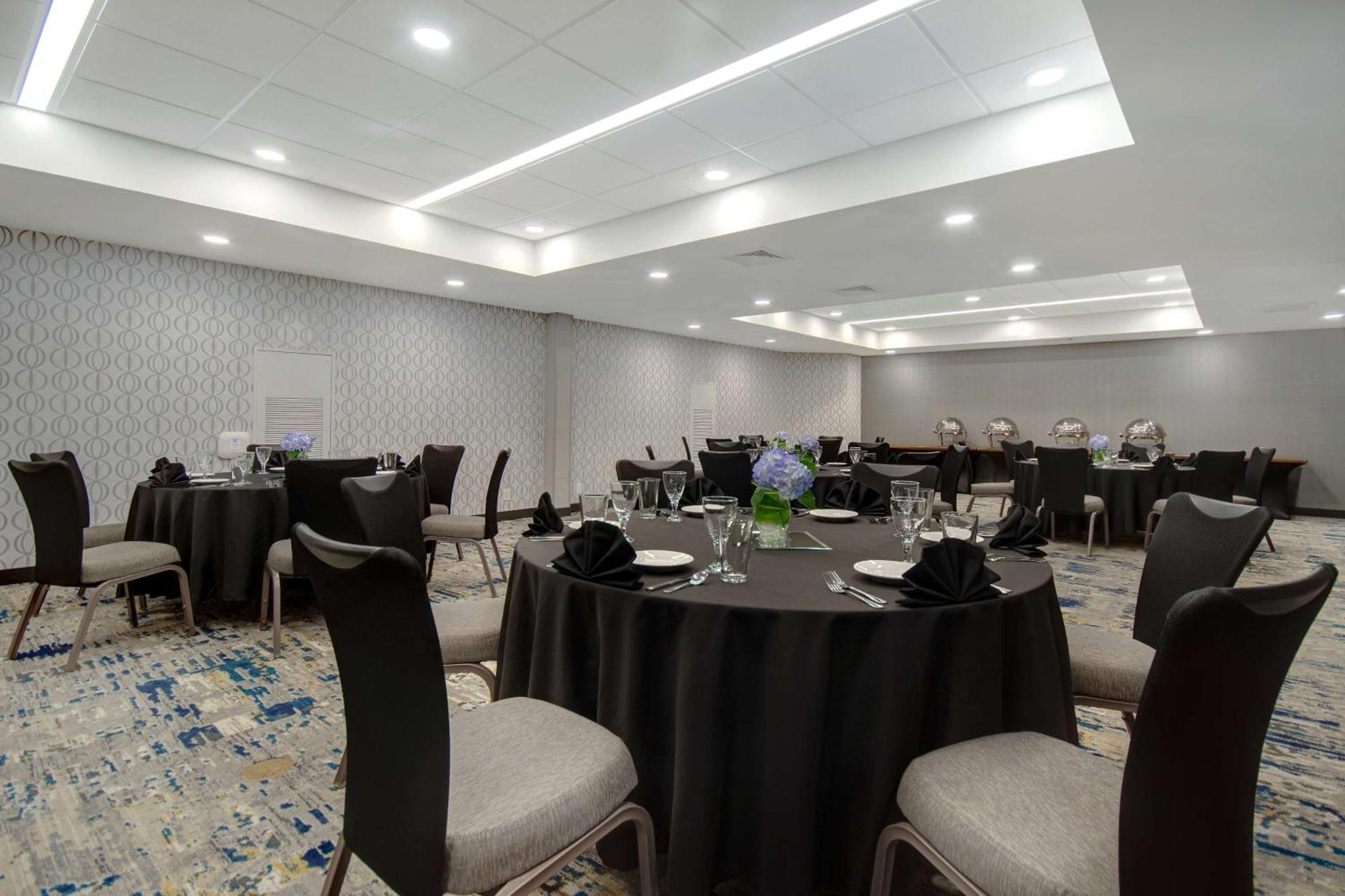 Embassy Suites By Hilton Detroit Metro Airport Ромулус Экстерьер фото
