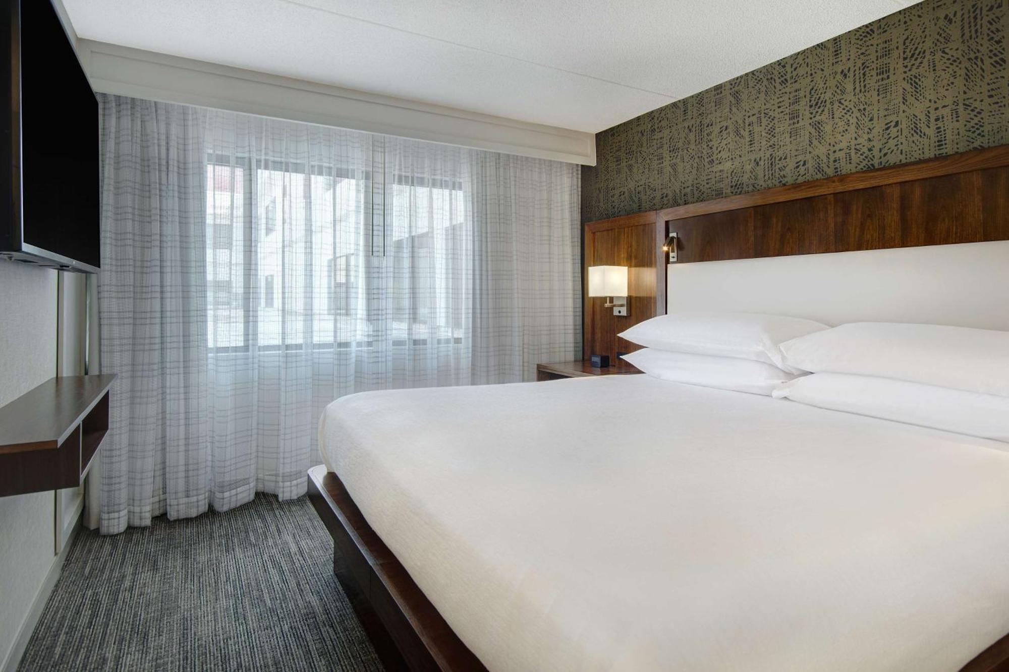 Embassy Suites By Hilton Detroit Metro Airport Ромулус Экстерьер фото