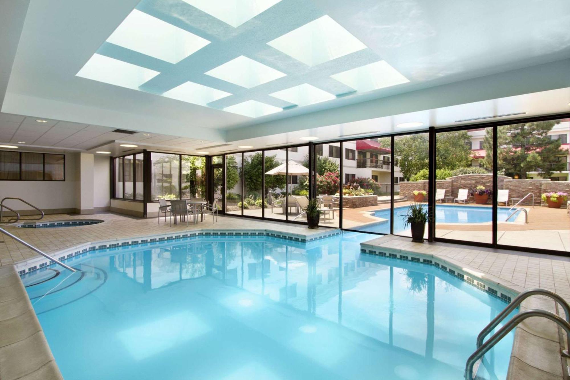 Embassy Suites By Hilton Detroit Metro Airport Ромулус Экстерьер фото