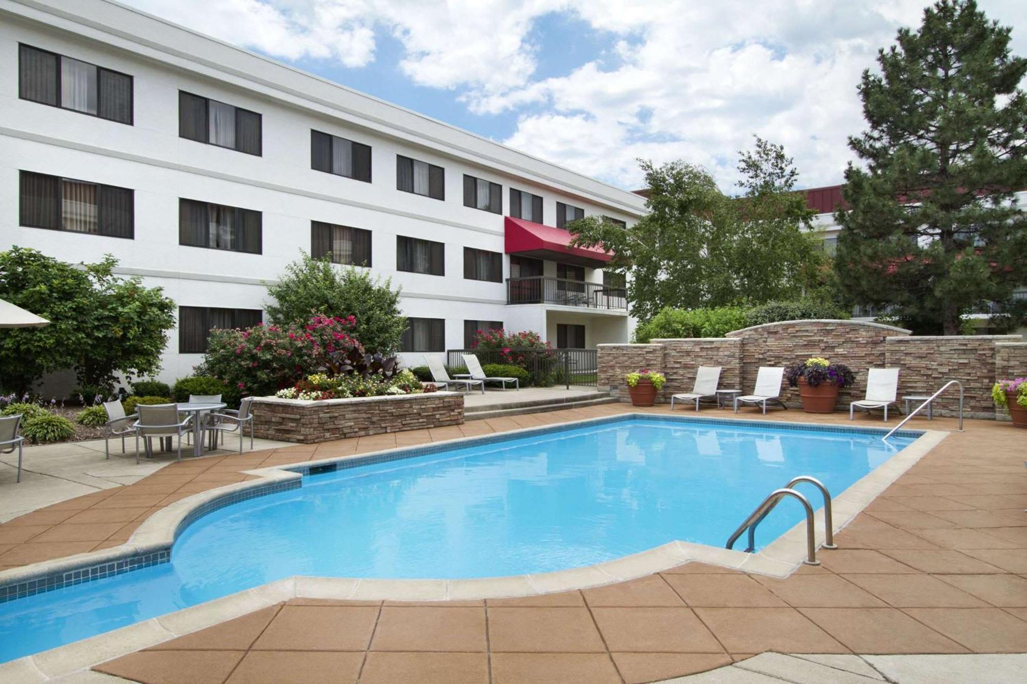 Embassy Suites By Hilton Detroit Metro Airport Ромулус Экстерьер фото