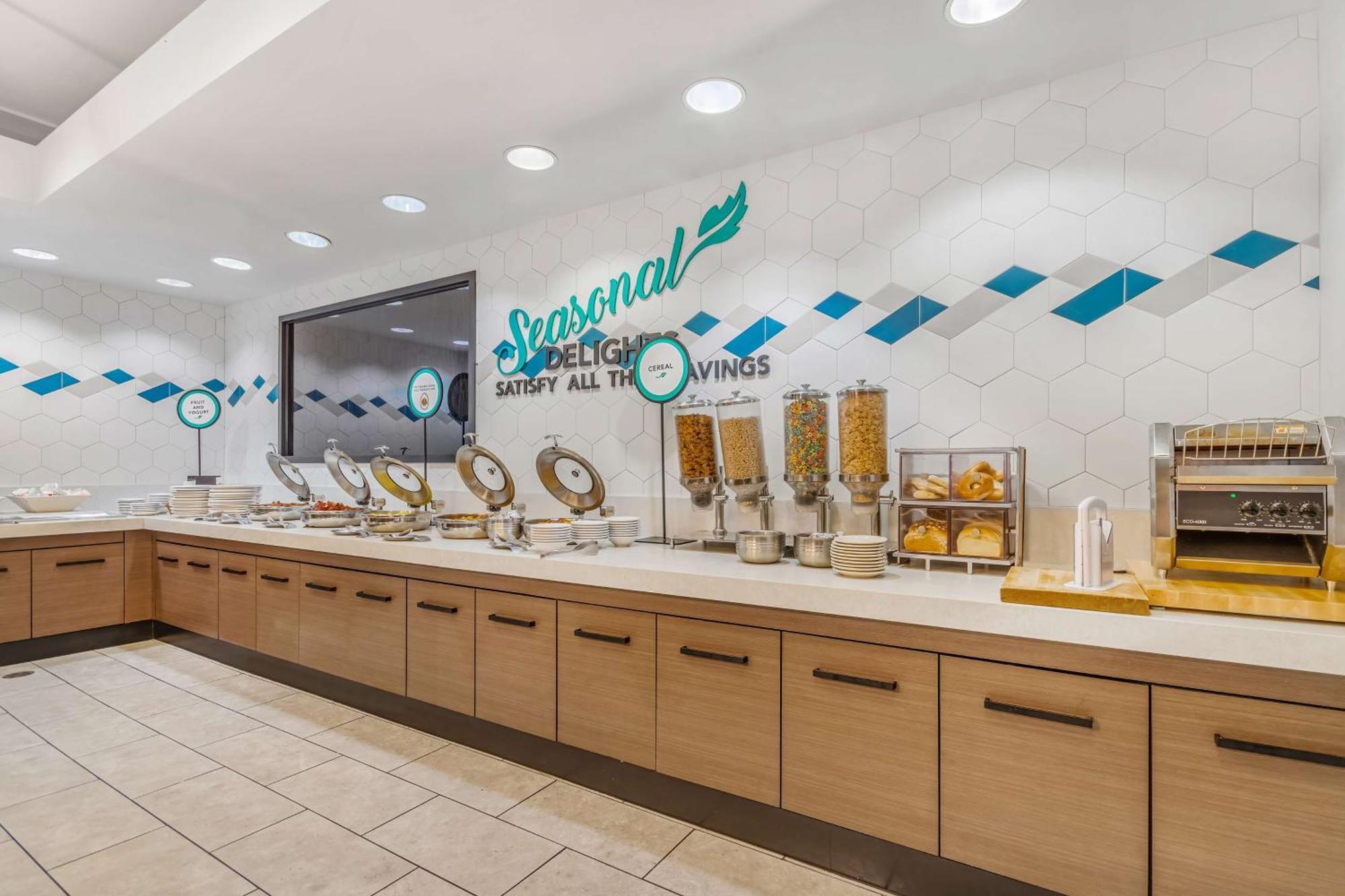 Embassy Suites By Hilton Detroit Metro Airport Ромулус Экстерьер фото