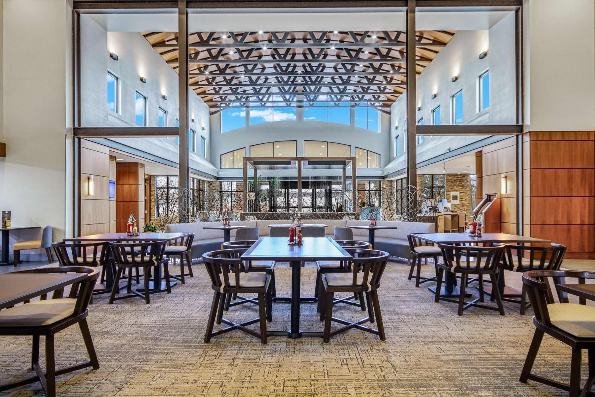 Embassy Suites By Hilton Detroit Metro Airport Ромулус Экстерьер фото